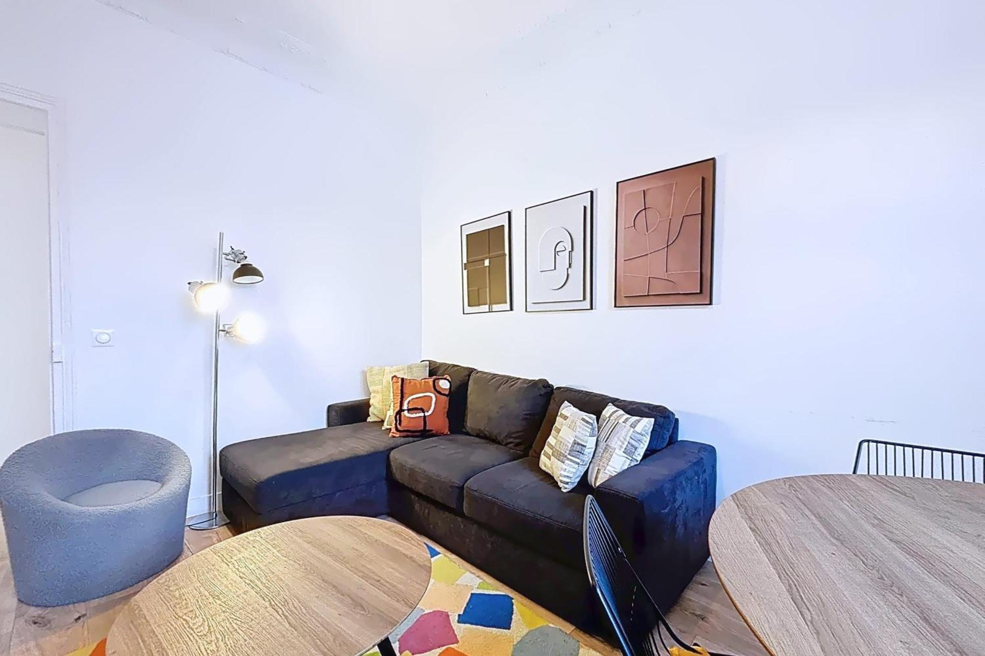 Large 3-room Near Porte De Versailles Apartment